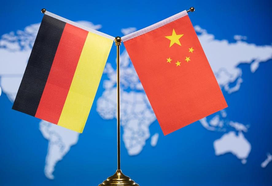 “拍几段德国的糟心事，就敢喊中国遥遥领先？”在德国留学的博主高一伦把话挑明了：这