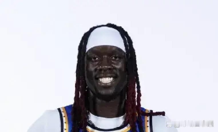 “球迷，真把外援劝退了？！”山东男篮这波操作太硬核，刚和奥莫特签完约，消息一曝