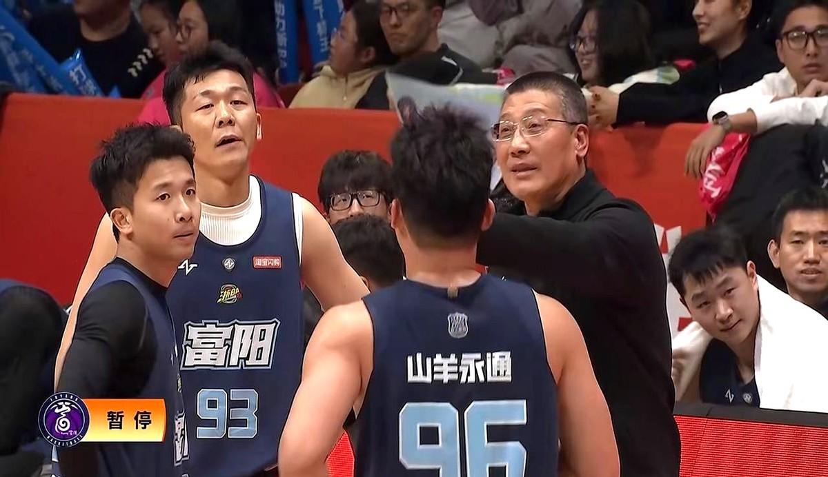 富阳球迷的心，怕是提到嗓子眼了。跟宁波队硬生生干到双加时！最后还是输了。