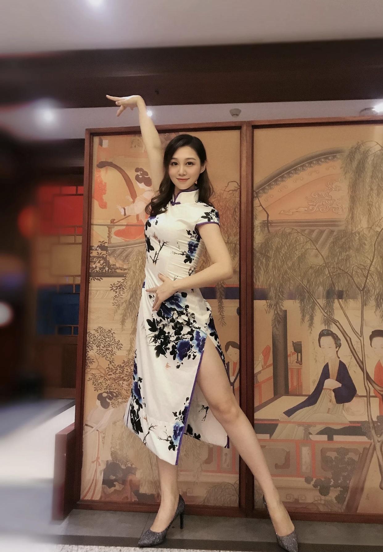 闺蜜穿搭秀：复古旗袍vs现代运动风，谁更吸睛？一个人会穿衣打扮有多重要?