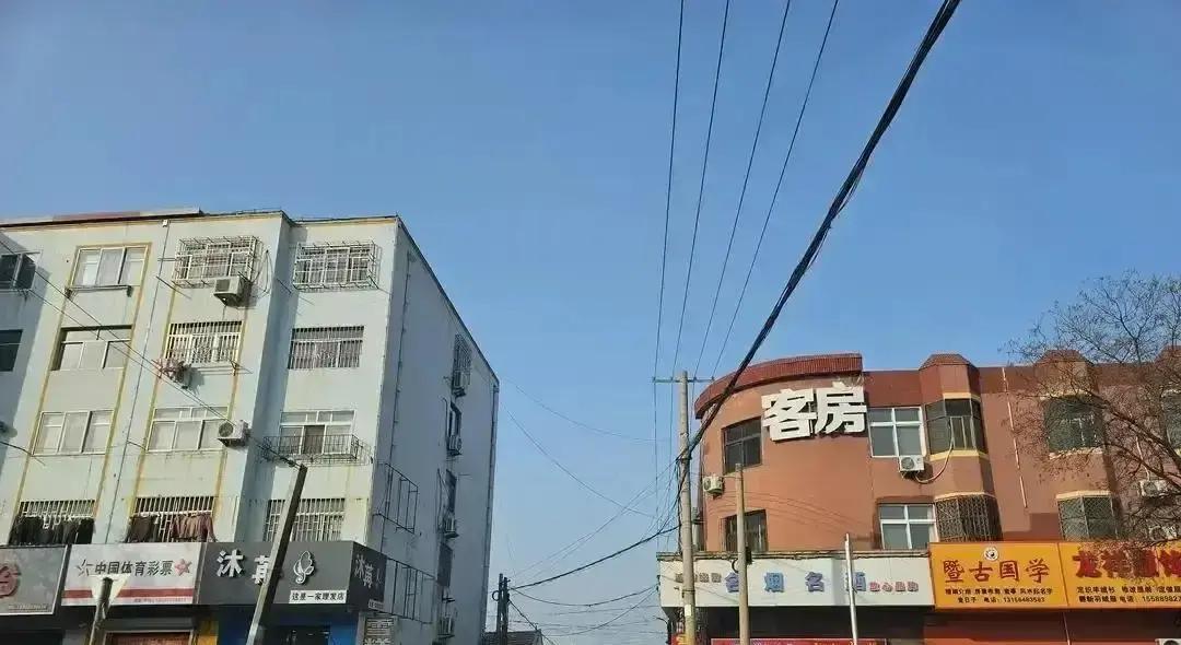 区今年全面禁放烟花爆竹，李沧区更是连擦边都不给留。我刷到官方通告，白纸黑字写