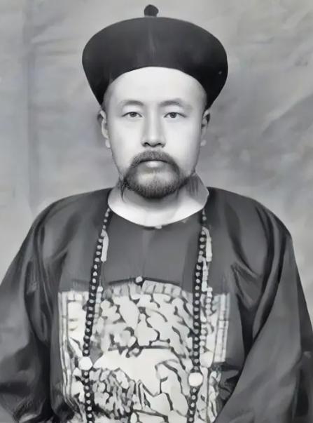 1906年，端方在柏林博物馆发现了一块熟悉的石碑。他走近，仔细辨认，惊得目瞪口呆