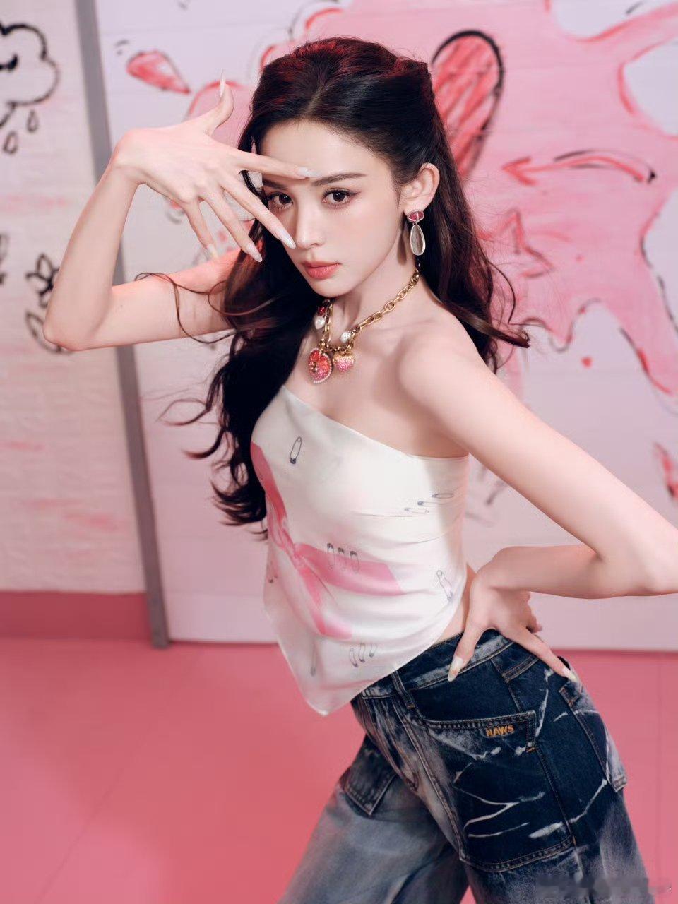 娜扎为情侣提供520新思路浪漫520的正确打开方式被娜扎拿捏了，轻松挑选专属告
