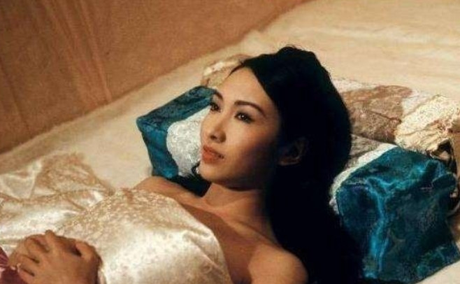 太平公主的随身丫鬟有几个肚子大了，出现明显的妊娠迹象。武则天发觉了，派人询问随身