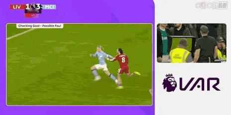 哈兰德真是好宝宝！第一下被拉也不倒！其实已经在救索博一命了，只要倒地，索博铁定红