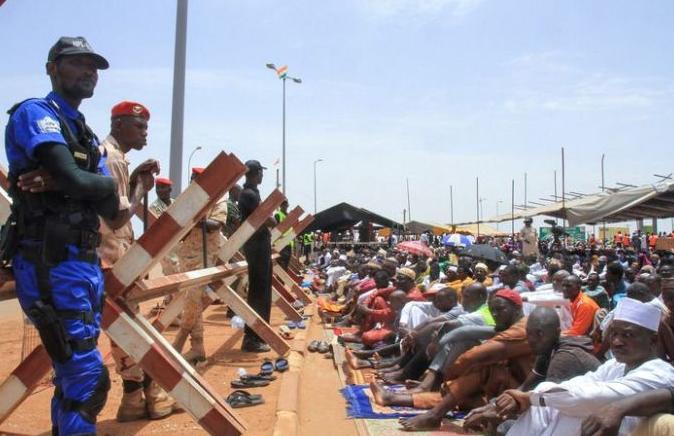 刷到这条消息的都惊呆了，非洲小国尼日尔，居然敢硬刚前宗主国法国，直接放出狠话，咱