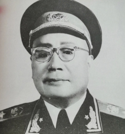 1949年，刘伯承听说原配还活着，并且日子过得很艰苦，就托人给她带信，想把她接到