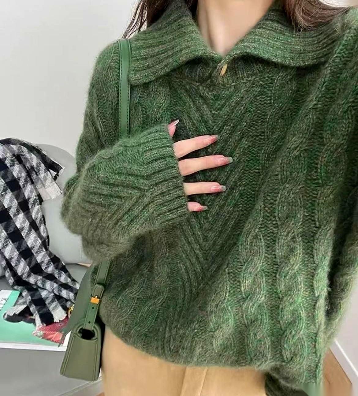 我跟你讲，有一种绿，你根本叫不上来名字。就今天刷到的这件毛衣。你说它是草绿吧