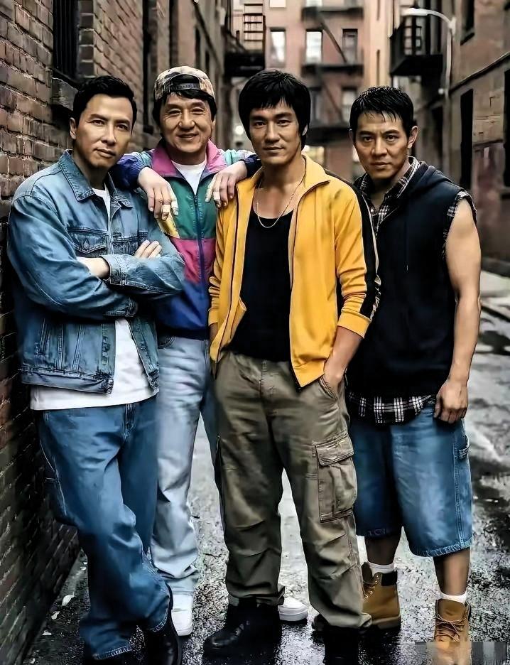 这四位武打明星怎么凑在一起了，我只认出了甄子丹，成龙，李连杰，中间穿黄衣服的人是