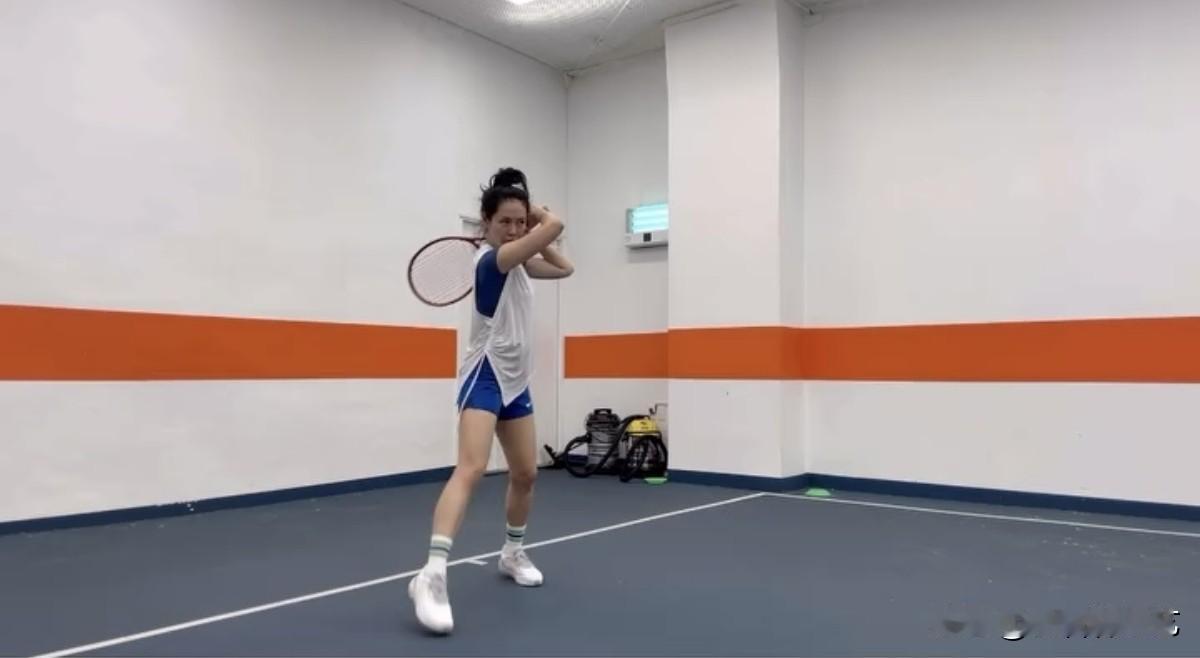 近日，演员孙艺珍在自己的Instagram上传了多张照片。照片中，孙艺珍全身心投