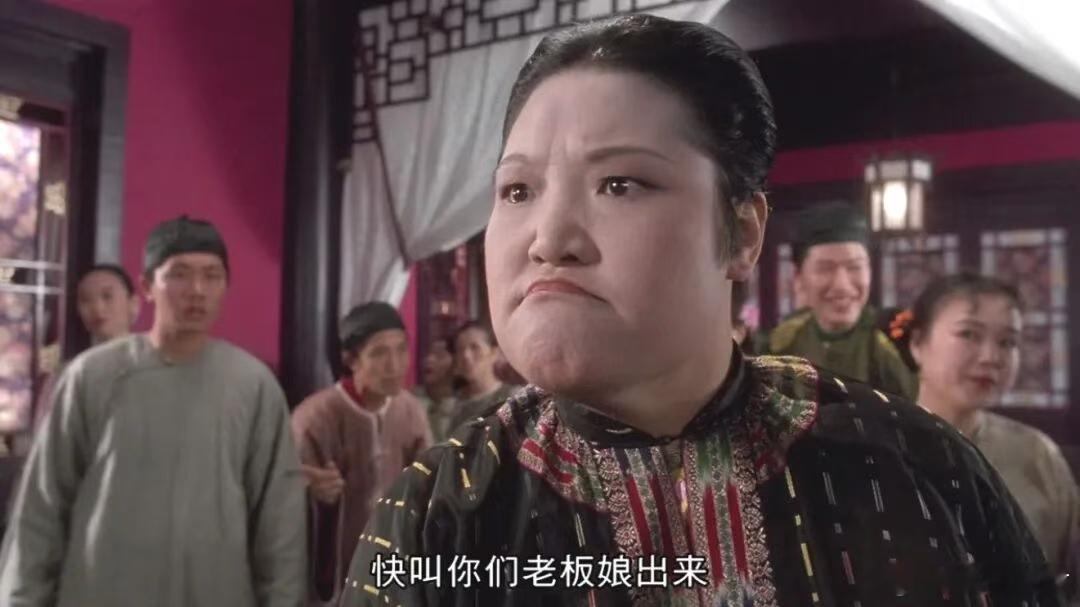 蜜雪冰城，老板娘出场了今年刚刚登陆港股的网红奶茶企业——蜜雪冰城，在二级市场吸足