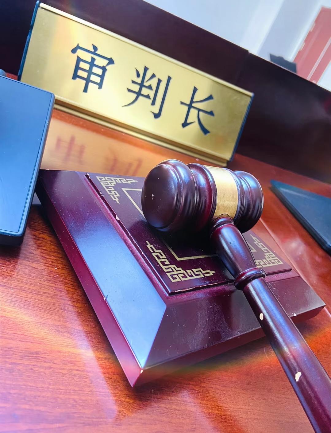 见过离谱的肇事者，没见过撞死3个人还这么冷血嚣张的！黄女士庭审上对着法官冷笑