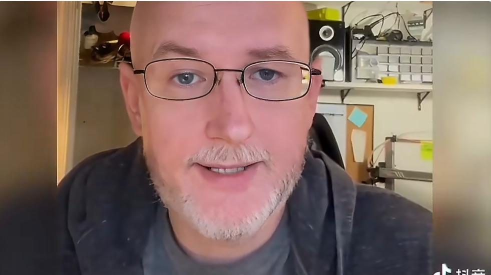 美国人回应最近网络上叫他们美国懦夫的热潮，称自己并不在乎，你们也只是躲在键盘后面