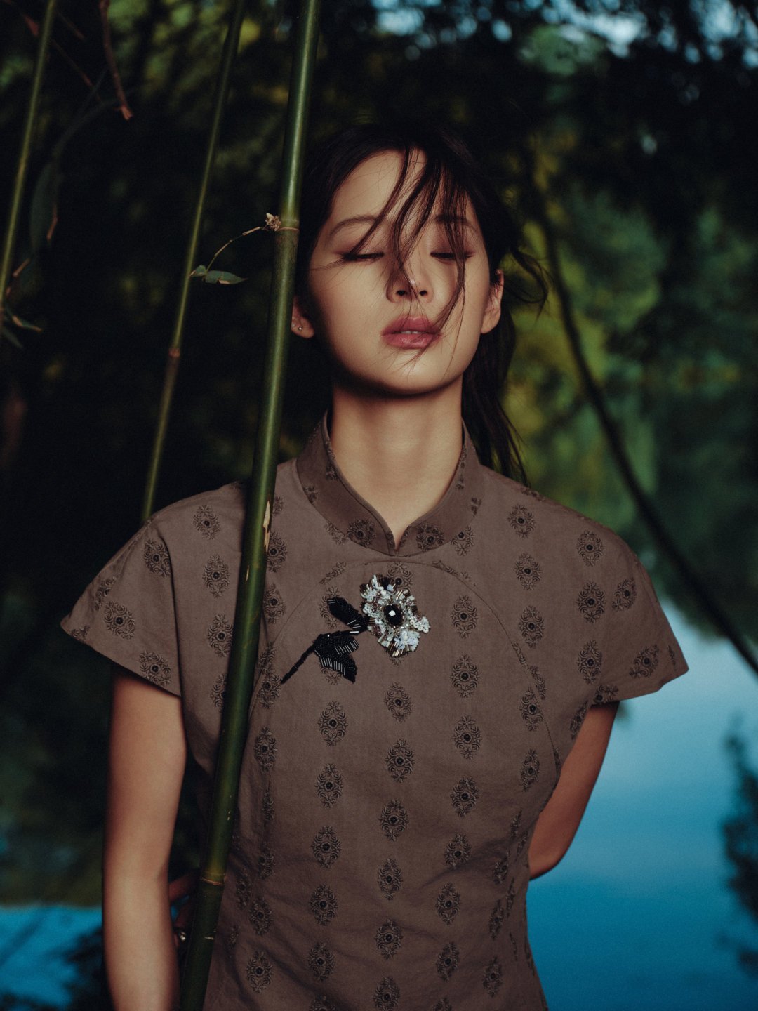 欧阳娜娜新中式旗袍造型赴宴欧阳娜娜东方诗意旗袍宴会造型看完这组图我火速去搜同款
