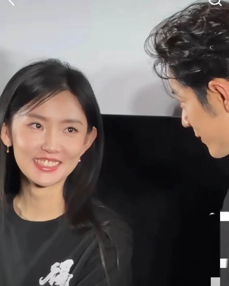 我去查了一下肖战的新女主周依然不扒不知道，越扒越有料这个29岁的女孩子真