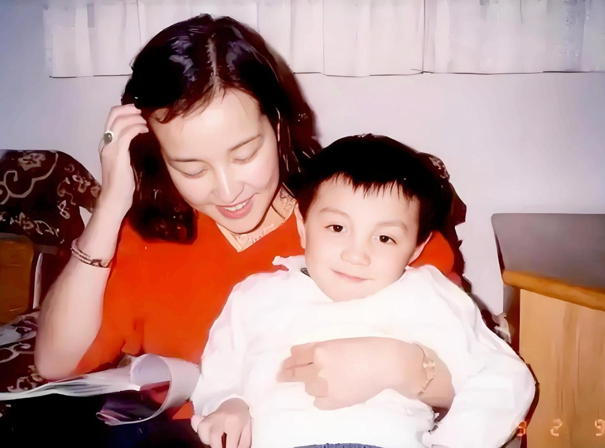 刘晓庆出来辟谣，证明自己还好好活着，升米恩斗米仇，真是一言难尽。3月25日，刘