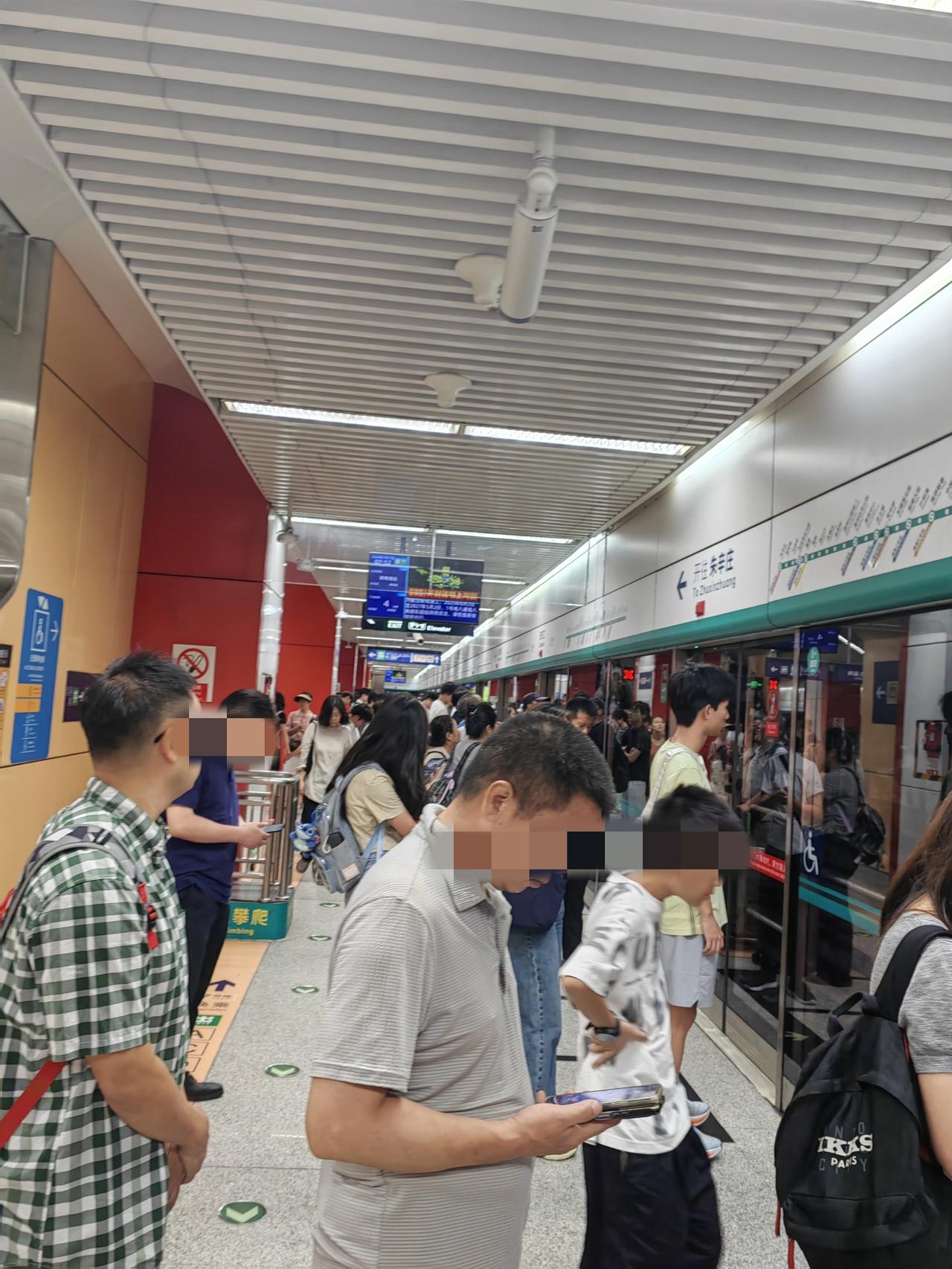 今天军转考，老公昨天下午就开车去考场附近踩点，怕今早堵车，干脆就住车里了。我