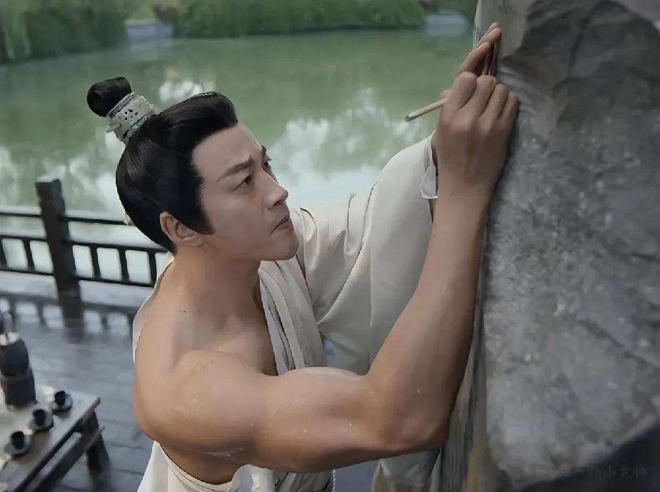 韩娱有双开门身材，何润东这已经不是双开门，是四合院身材了吧！演任何一个王侯武将