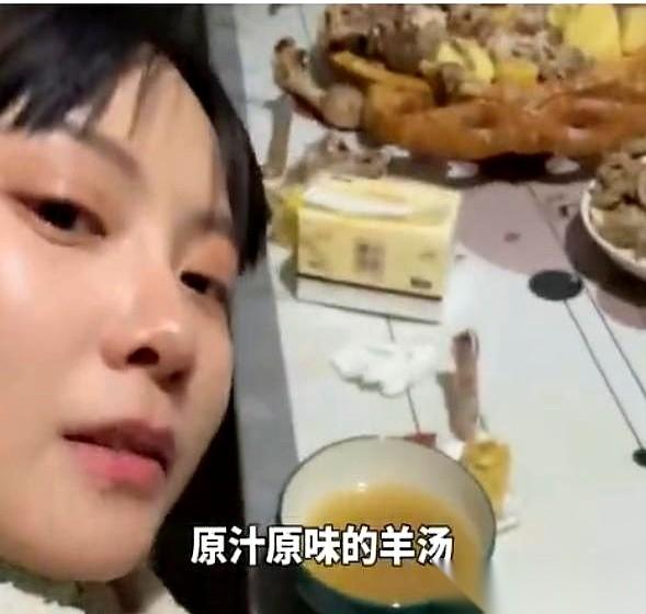 刷到阿勒泰那个新闻，游客撞了羊，牧民大哥不让赔钱，还反手把人请回家吃肉。评论区