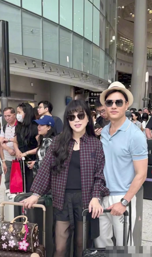 男演员中，我最羡慕的就是他了，都是马上70岁的老男人了，看上去却就像是50多一点