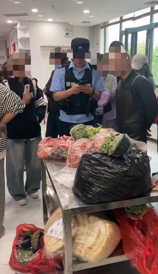 家长质疑托管班给孩子准备的食材变质