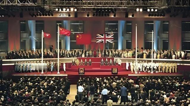 香港回归祖国27周年，GDP增长情况：1997年：1773.53亿美元