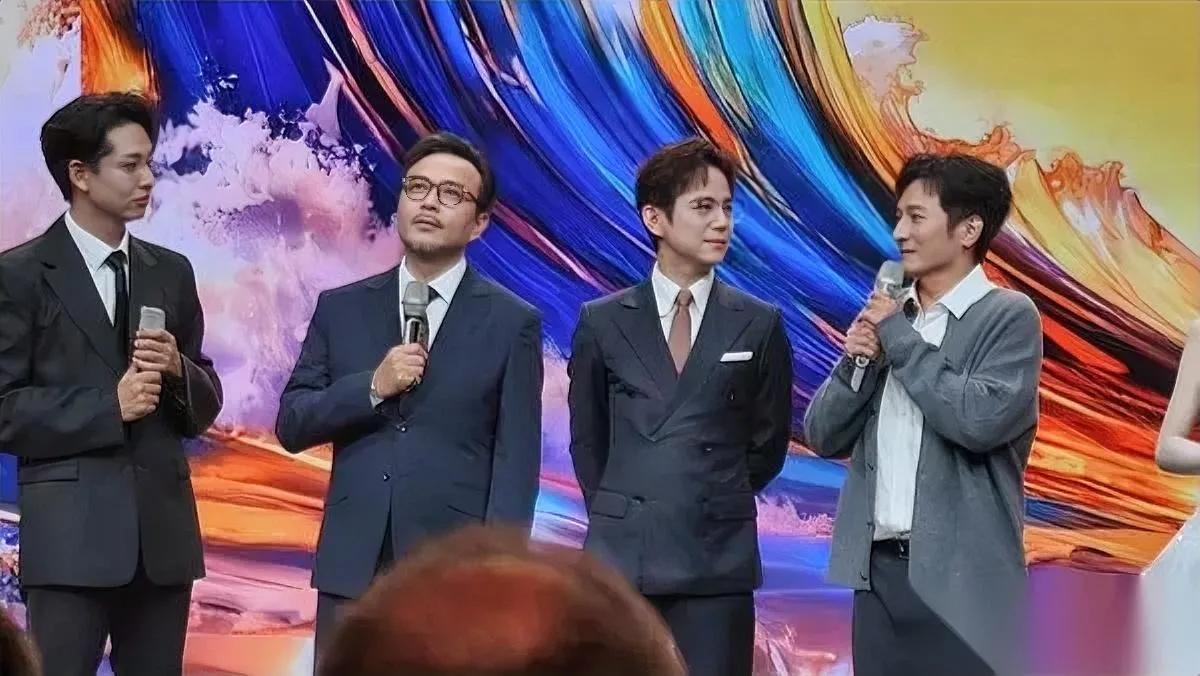 芒果台还是服了——把消失了好几年的维嘉拽回镜头前了。谁都知道维嘉对芒