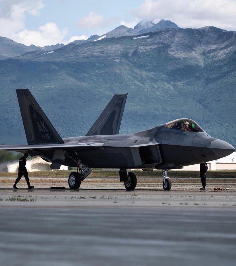 F-35装备了全球最先进的EOTS光电系统，美国空军为啥不给F-22装备？其实