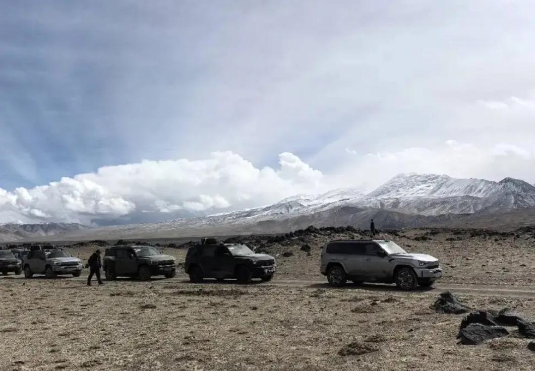 华为与众多车企的合作佳绩频传：1、华为+比亚迪，方程豹豹8火了；2、华为+赛