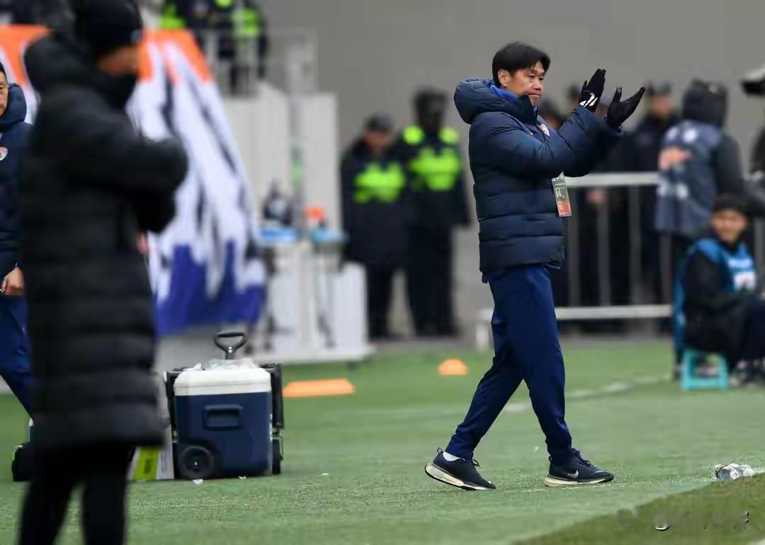 2025赛季青岛海牛进球队员分布情况—1、席尔瓦（11球）2、兰克尔.泽（7