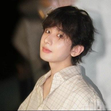 成毅这话太圈粉！聚光灯一关就隐身，这才是演员该有的样子内娱总算有不炒人设的