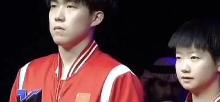 刘国正一句话，把天聊炸了：“我去女队蹲了七天。”就这七天，蹲出了一个叫“