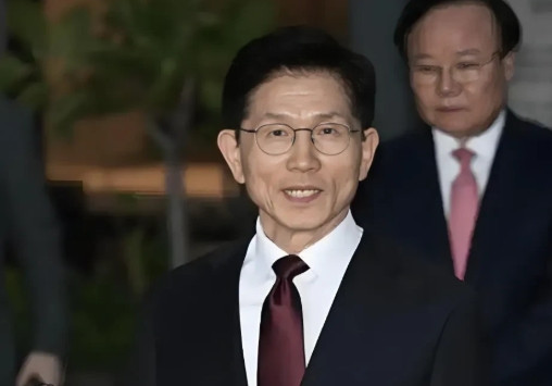 金文洙失败，主要的原因大概是这些：第一、三位前总统的支持，适得其反。朴槿惠，李明