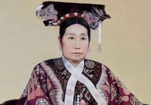 1900年，山西祁县，慈禧满脸堆笑着对乔致庸说：“可否借我10万两银子？”乔致庸