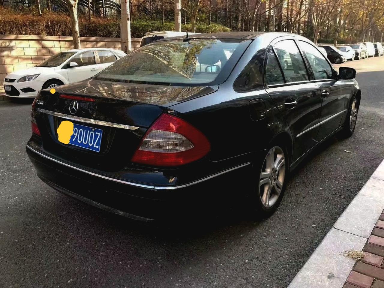 奔驰e280！3.0升v6发动机。但是它的尾标却是280！这就是奔驰曾经国产过的