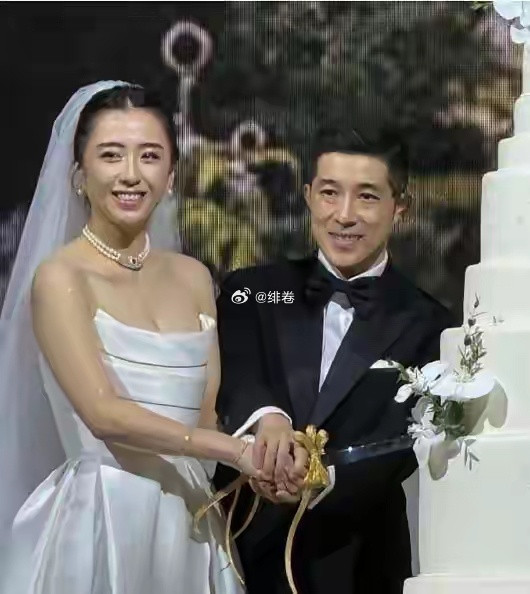 汤镇业大女儿汤爱嘉低调结婚，之前被夸“最美星二代”之一​​​
