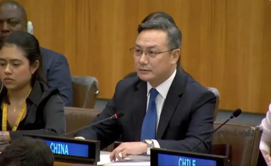 联合国会议现场，中国代表逐一一点名6个国家，当场撂下话：你们没有资格。据