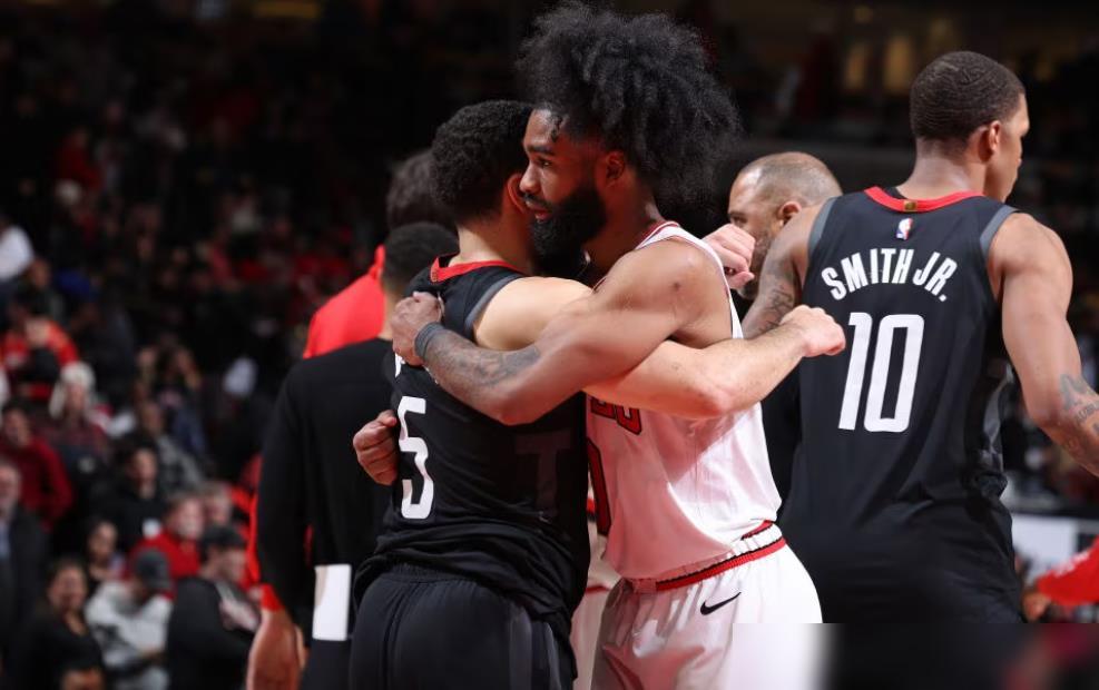 火箭这俩“天才”后卫，季后赛真要露馅了。老将赛迪斯-杨直接开炮：队里囤了一堆