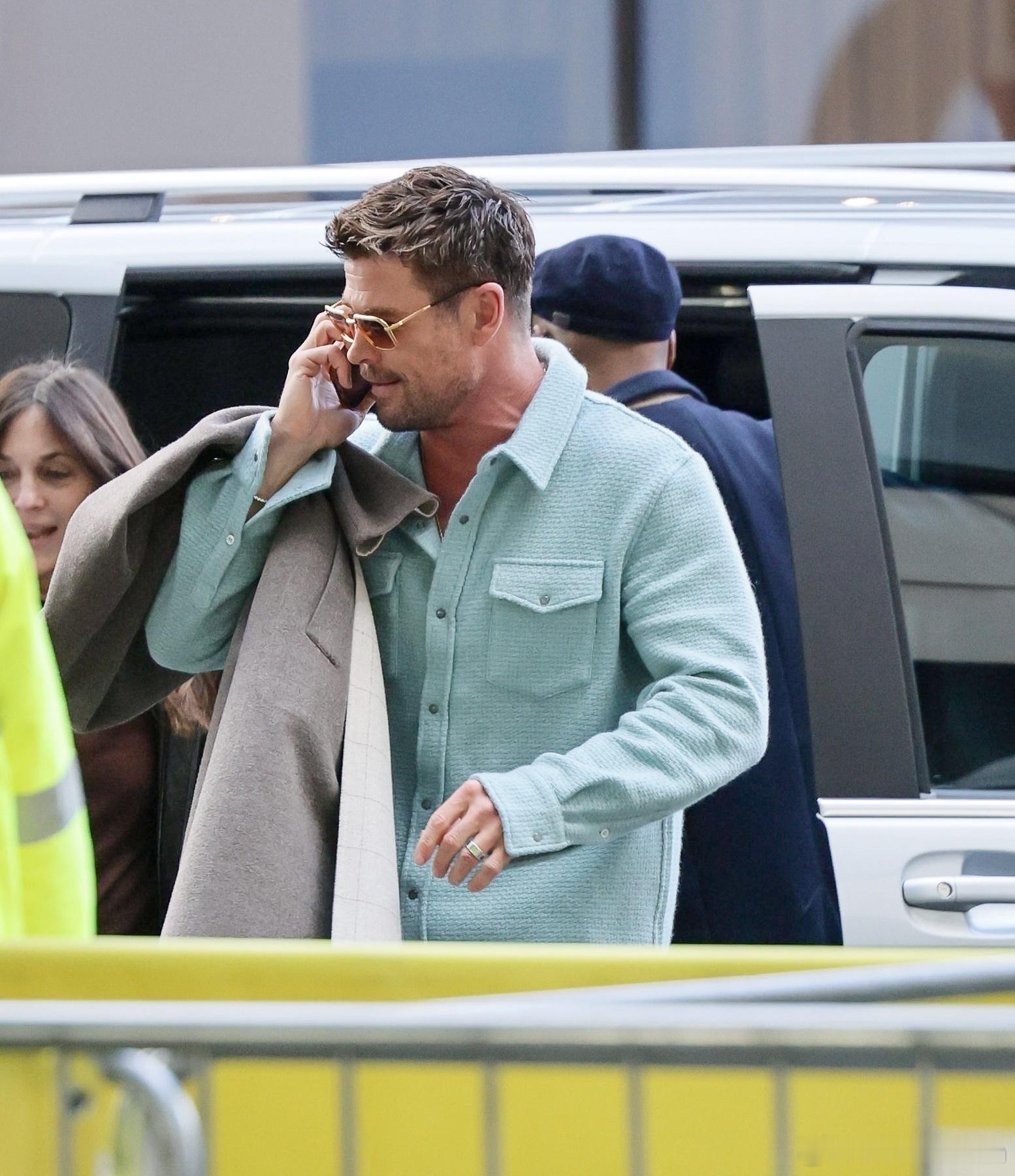 ChrisHemsworth克里斯海姆斯沃斯去到英国伦敦，前往BBC继续为新片