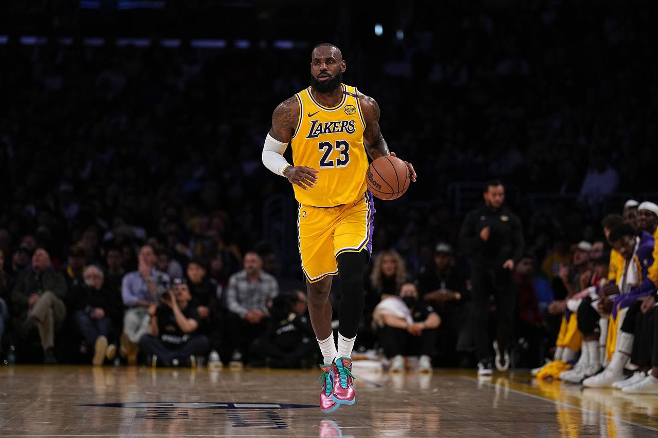詹姆斯:这新规为什么不早点实行!今日，NBA公布了新赛季的一条新规:节末