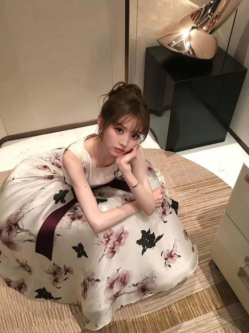 田曦薇这个裙子大家觉得怎么样​​​