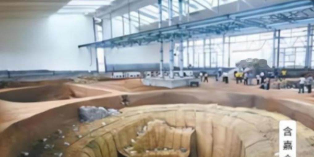 1971年，当考古人员打开沉睡1300多年的“天下第一粮仓”时，里面竟是满满一整