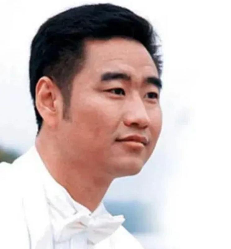 2005年，歌手丛飞癌症晚期停止了对183名贫困儿童的资助，而家长没有收到钱，纷