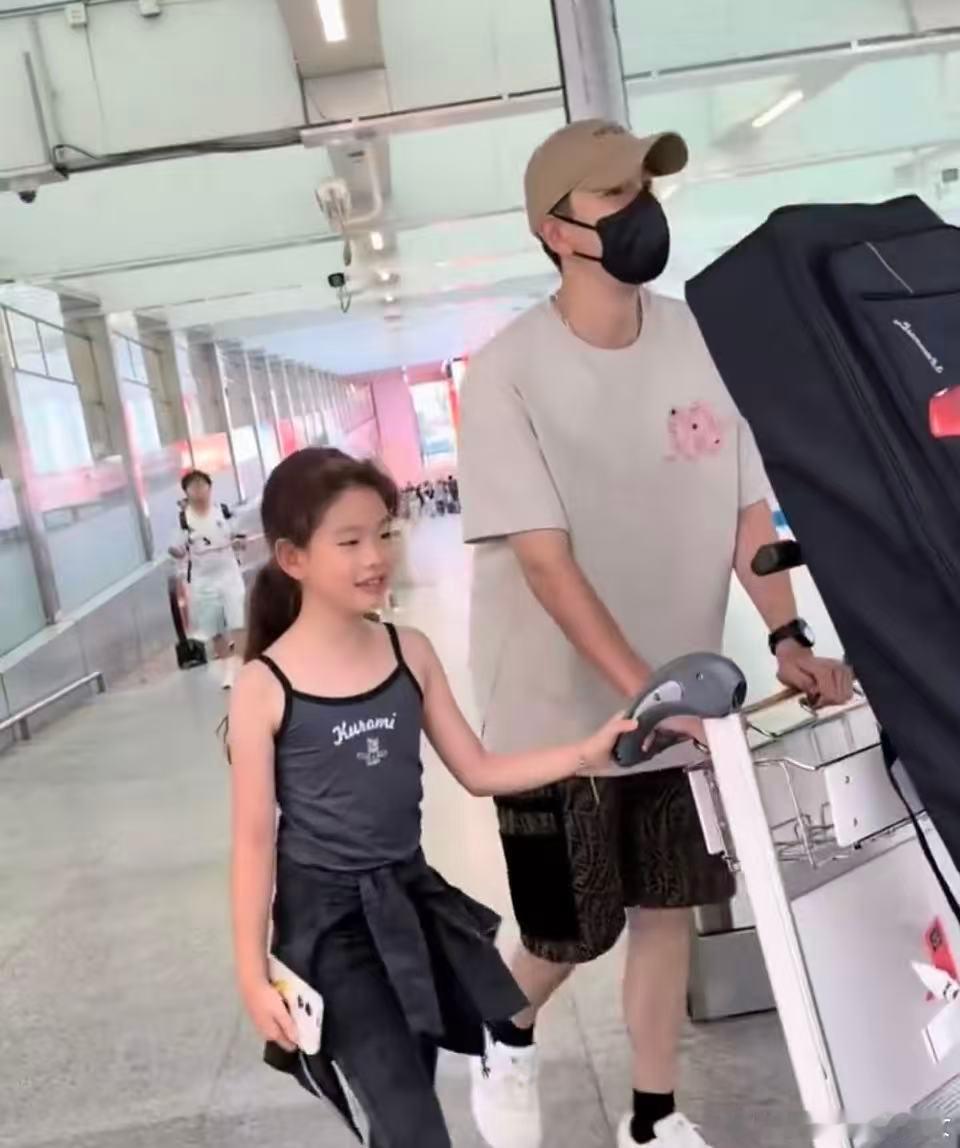 经超小李琳7岁女儿身高经超小李琳女儿都这么大了！经超小李琳女儿都这么大了