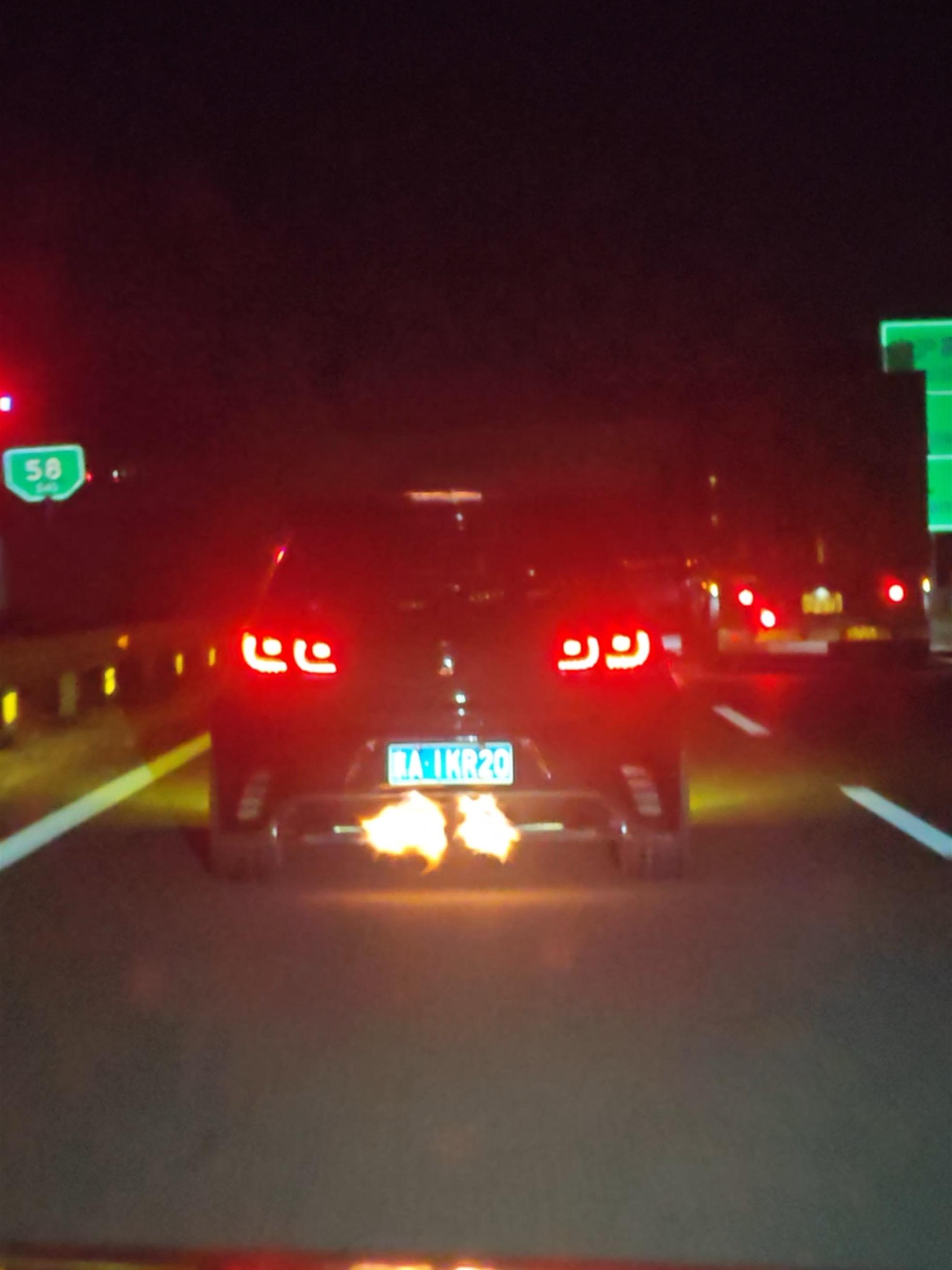 滑动打开移动燃气灶