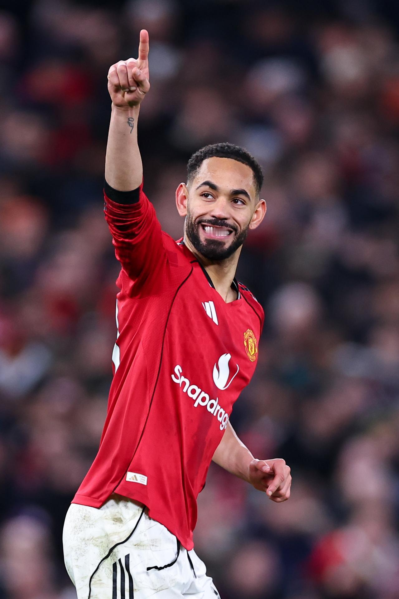 【三度领先未能赢球】英超第16轮最后一场比赛，曼联老特拉福德球场与伯恩茅斯4-4