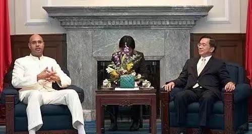 卡扎菲儿子赛义夫被暗杀，2006年1月他不顾劝阻去台湾见阿扁，受到热情招待，双方