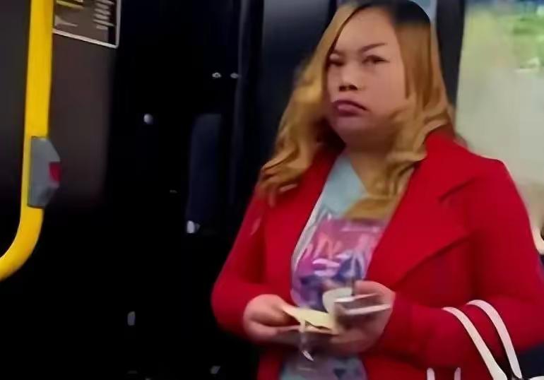 “哪怕死在美国，也不回去。”这是罗玉凤当年走的那一天丢下的。那时候她眼睛里有火，