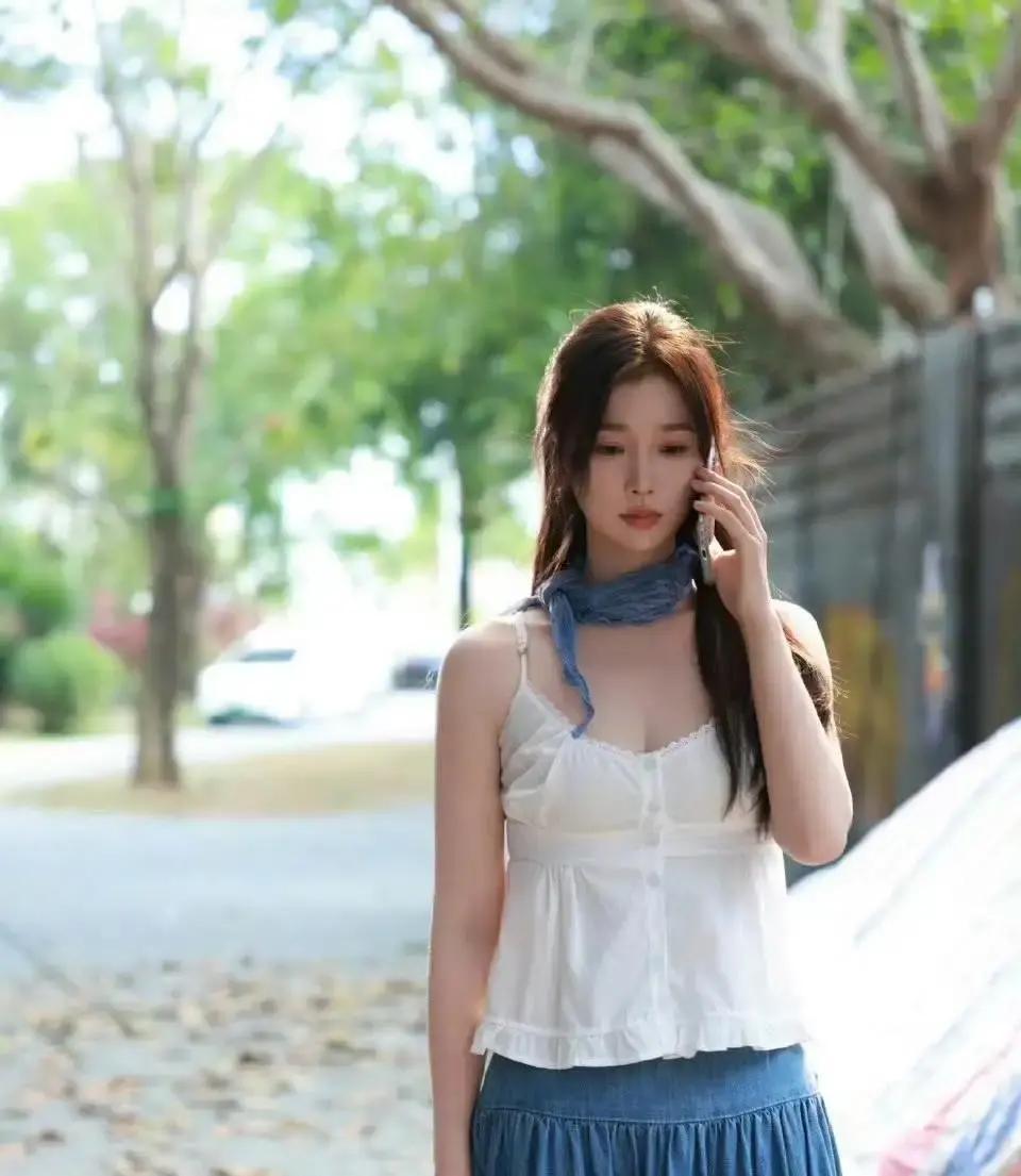 别再死磕前3集了。真正的好剧，赢在第40集。《双轨》大结局当晚，35%的观