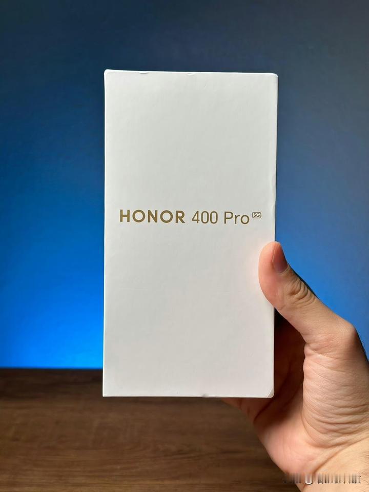 荣耀400系列应该快要官宣了！目前海外版已全面曝光，国内特供版也已确定，预计